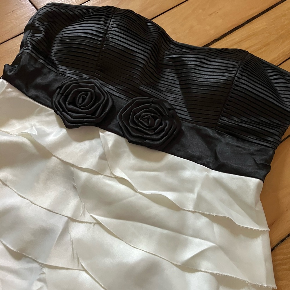 DOTS Strapless mini dress Black & White flapper style with rosettes Size M